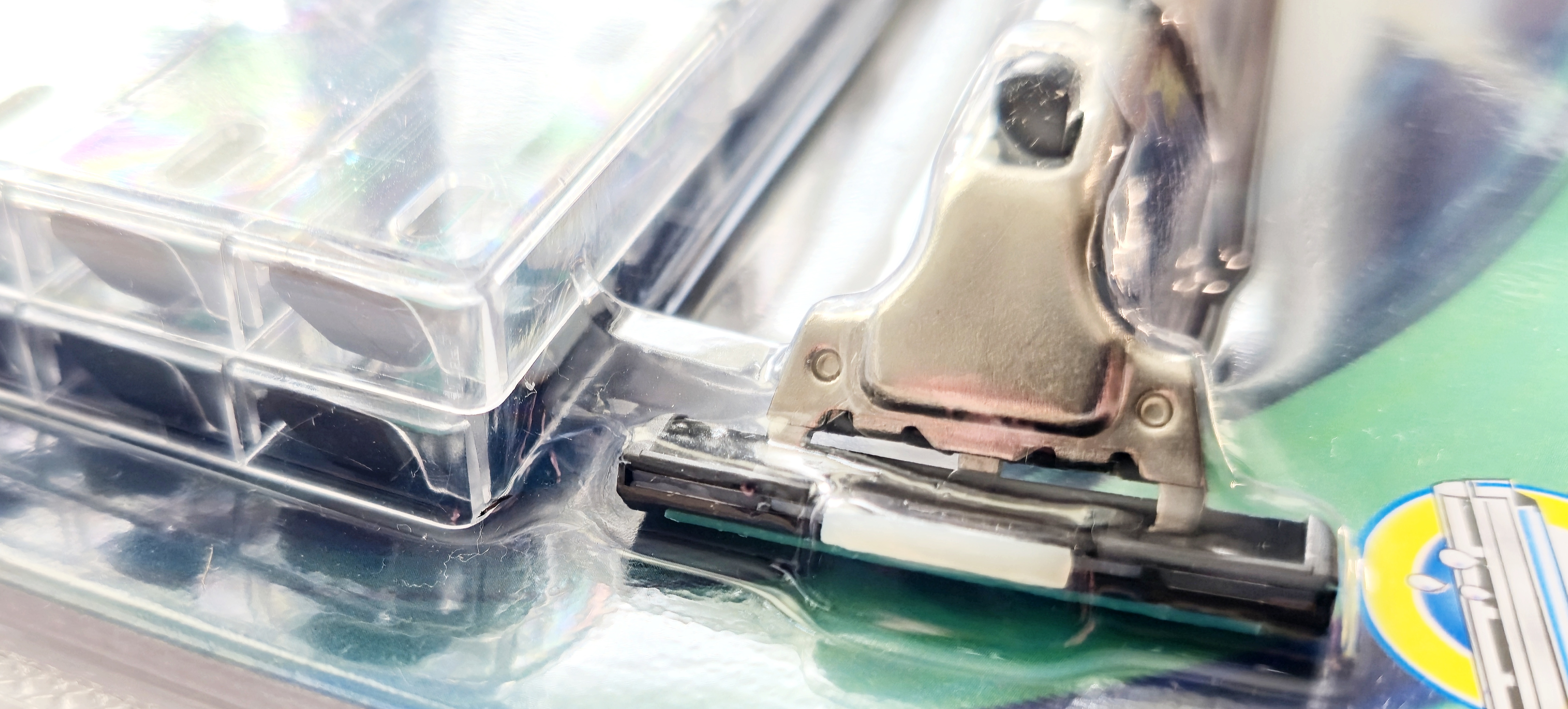 Holicí strojek Nakida MAX unisex s 37 dvoubřitými náhradními hlavicemi