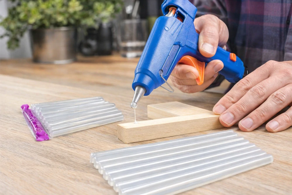 QiiM transparentní tavné lepící tyčinky 7 mm 200 mm do tavné pistole 10 ks